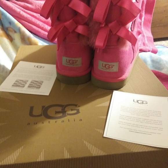 UGG Boots - Picture 4 of 8